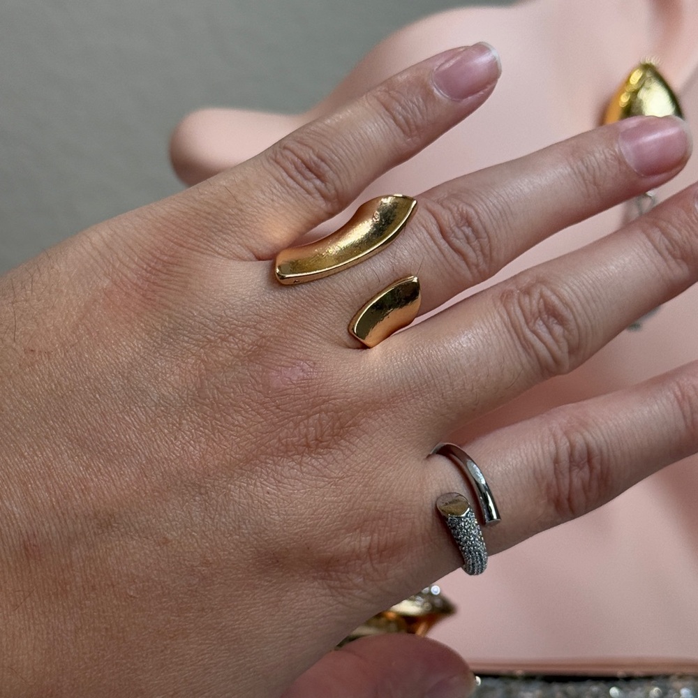 Trendy Gold Tone Texture Statement Ring | NEW - Picture 3 of 6